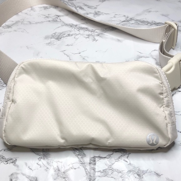 Lululemon Everywhere Belt Bag 1L OG White Opal - Picture 6 of 12